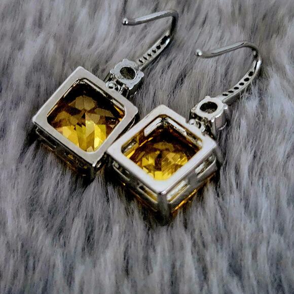 Elegant and Sophisticated Silver Plated Zircon Dangle Earrings - Picture 5 of 10